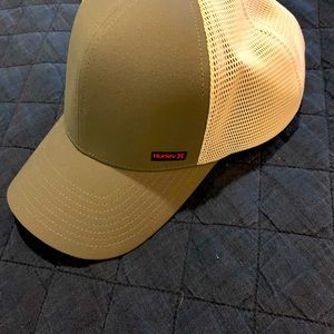 HURLEY Brand New With Out Tags snap back adjustable hat